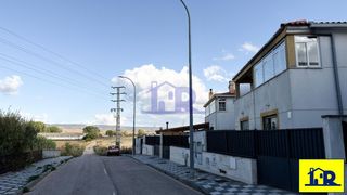 Maison jumelée à San Fernando - Carretera de Valencia. Chalet pareado con patio en la melgosa