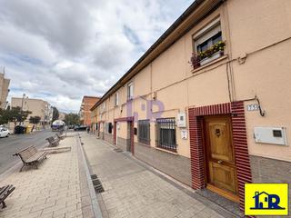 Maison  San antonio (p.v.30). Se vende casa con patio en las 500. para reformar.