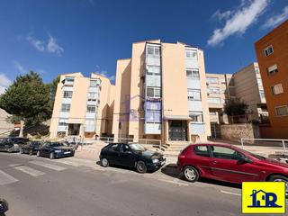 Appartement  Priego (p.v.41). Se vende piso en zona reyes católicos