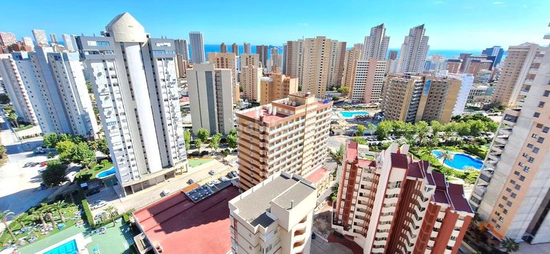 Foto 77db3dd6-3233-4c7f-ba85-0afe2c4cba6e. Pis amb aparcament piscina a Levante Alto Benidorm