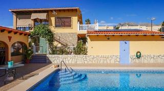 Chalet à Coloma. Villa de lujo con dos viviendas independientes