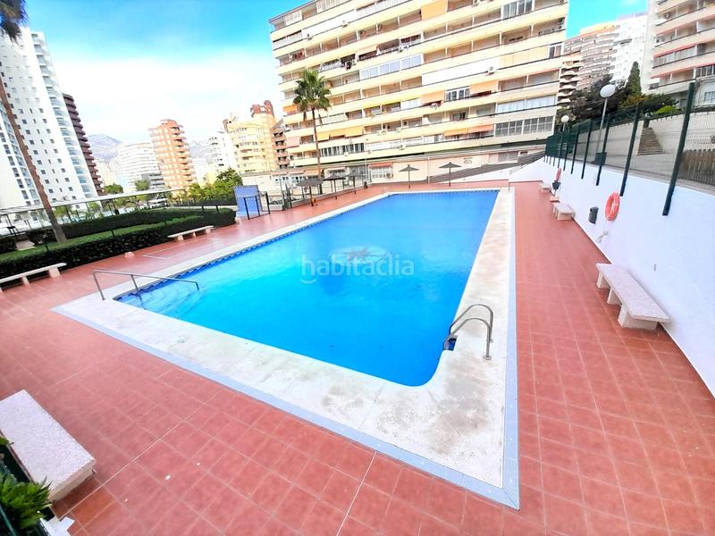 Foto 1a9d557a-d7f3-47d9-91fe-c0982935d51c. Alquiler apartamento alquiler anual con vistas al mar en Benidorm