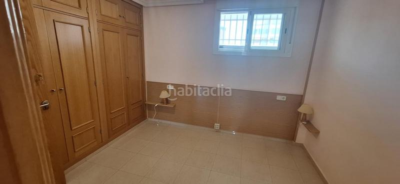 Foto 2bd181f5-459e-48e6-9c5d-e59611e11698. Alquiler apartamento alquiler anual con vistas al mar en Benidorm