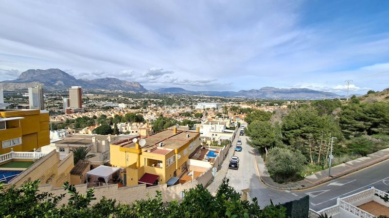 Foto 4932c120-7210-4d78-bab9-9675d9cb54d7. Xalet amb aparcament piscina a Sierra Helada Benidorm