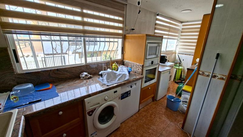 Foto b1ffe5dc-53db-4aa3-87f2-af0d96d72d52. Xalet amb aparcament piscina a Sierra Helada Benidorm