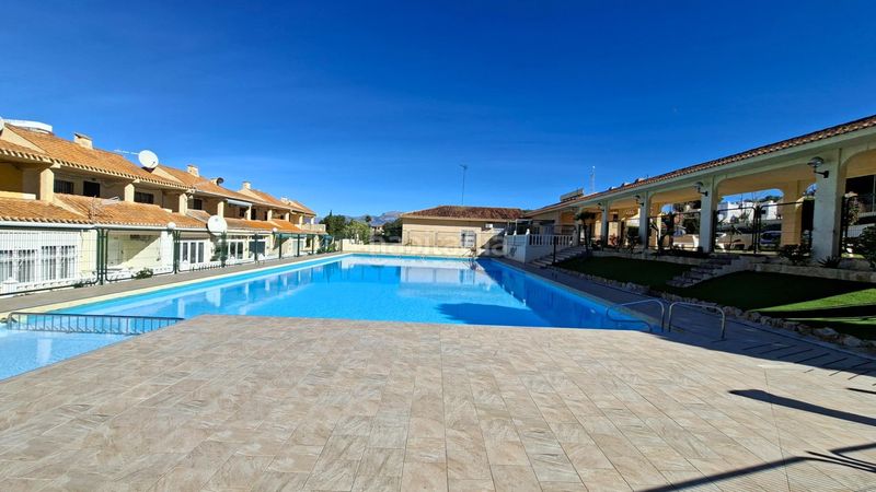 Foto a338f245-9c52-4c78-b8d9-268535566732. Lloguer apartament amb aparcament piscina a Sierra Helada Benidorm