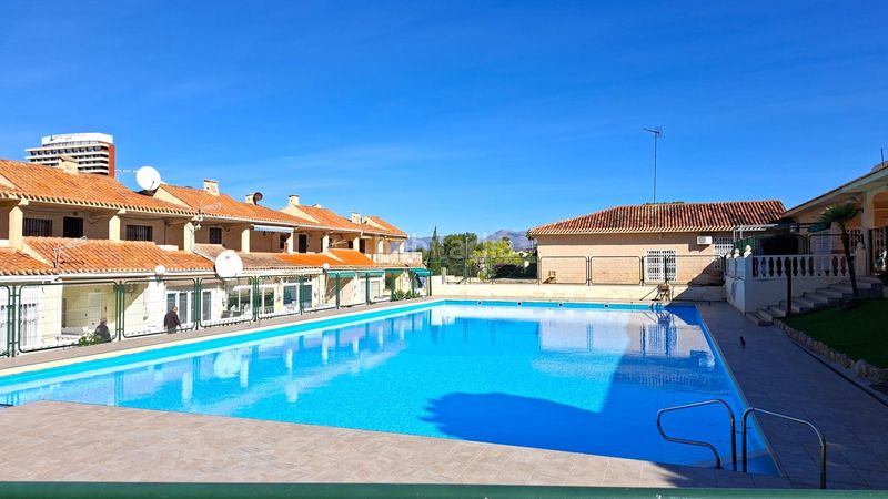 Foto cee581f2-0559-4a57-8943-9a5df7028d1c. Lloguer apartament amb aparcament piscina a Sierra Helada Benidorm