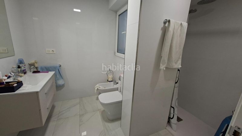 Foto effc06a7-4122-4db3-bc43-3b5e2738bc24. Pis amb aparcament a Playa Levante Benidorm