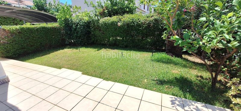 Foto 33db8136-2b80-4ac0-9036-7df8aab4c269. Casa aparellada amb aparcament piscina a Rincón Alto Benidorm