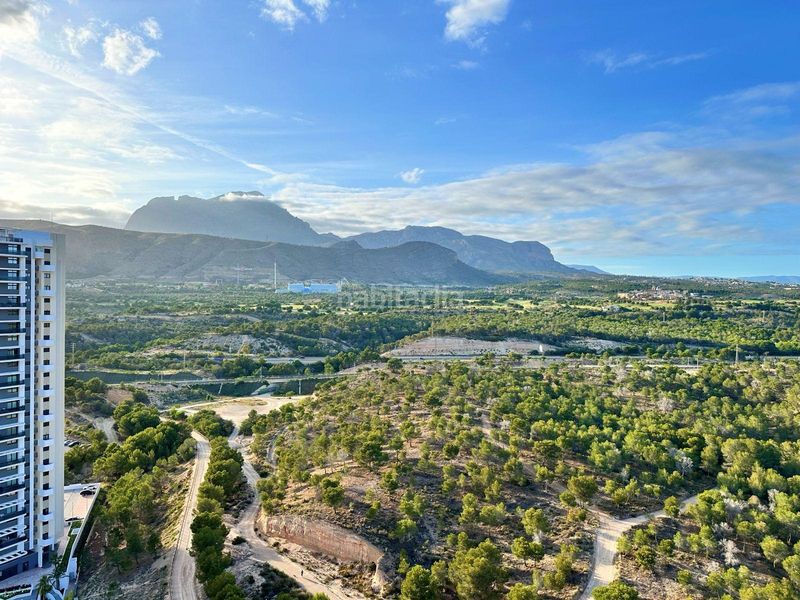 Foto b5a9e5c9-9d3b-41fb-86df-7ca7322f6044. Pis amb aparcament piscina a Via Parque Benidorm