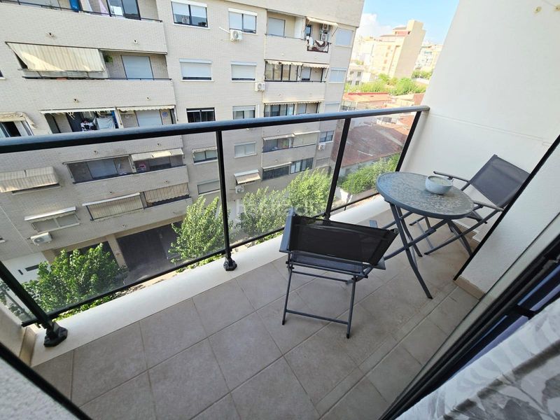 Foto c3a4ae6b-0435-412f-acc5-bc424f125f80. Apartament amb aparcament a Colonia Madrid Benidorm