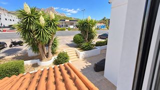 Casa a La Nucia Pueblo. Bungalow  en la nucia con piscina parking y jardines