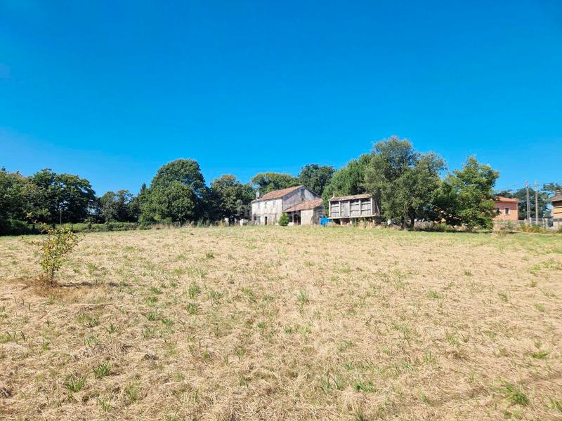 Foto 2115d2de-ffdc-4e0e-a7fa-49fa4ef7054f. Casa amb aparcament a Brión