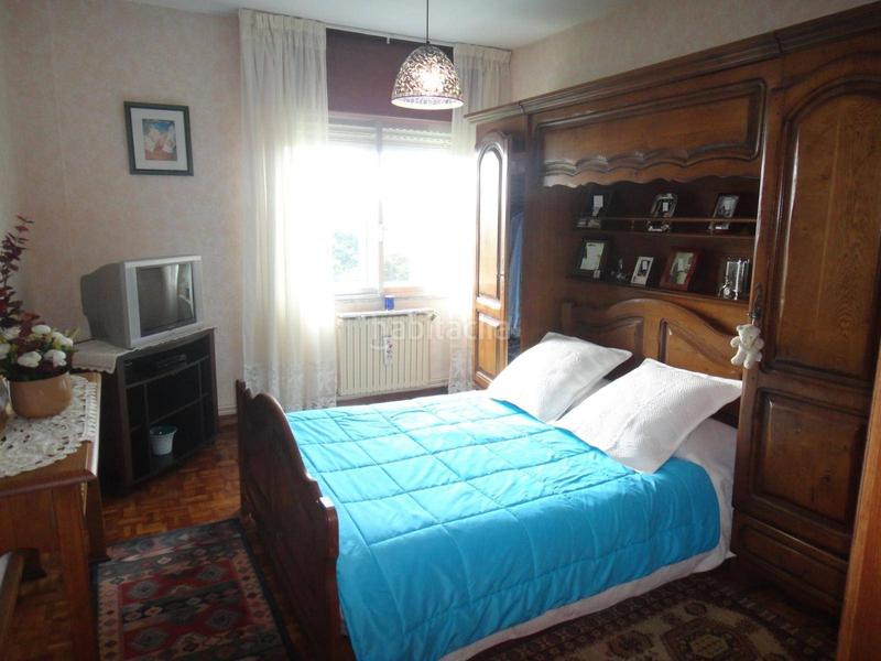 Foto fe4372c0-8640-4649-b558-26ef37f7b11f. Casa amb aparcament a Ordes