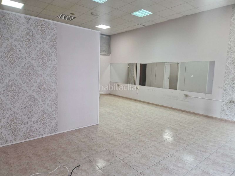 Foto b7591572-dfcf-4a84-bcf0-1c7fe961e8e4. Alquiler local comercial en Bertamirans Ames