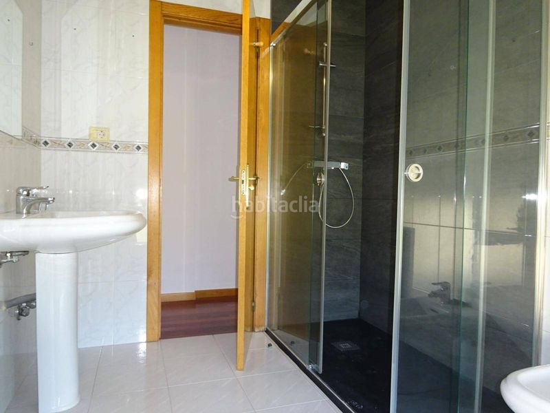 Foto 4d945760-6690-4127-9d5c-4106013d6b13. Pis amb calefacció aparcament piscina a Brión