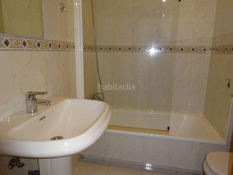 Foto 4e6c40b4-504a-4530-be03-e9593c79649c. Pis amb calefacció aparcament piscina a Brión