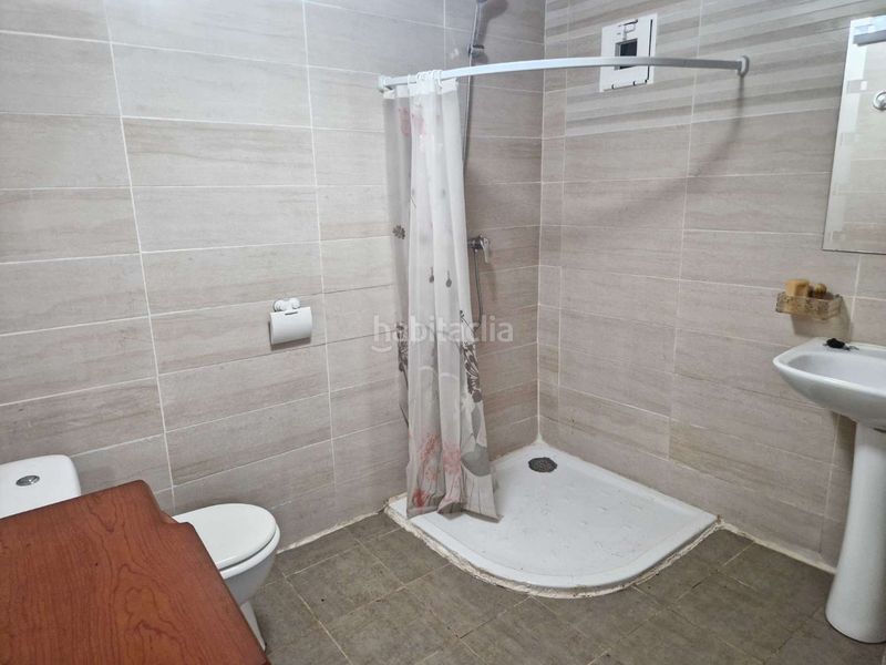 Foto ec1e0e7b-87a0-463e-ab05-8da8cb023199. Casa adossada amb aparcament a Teo