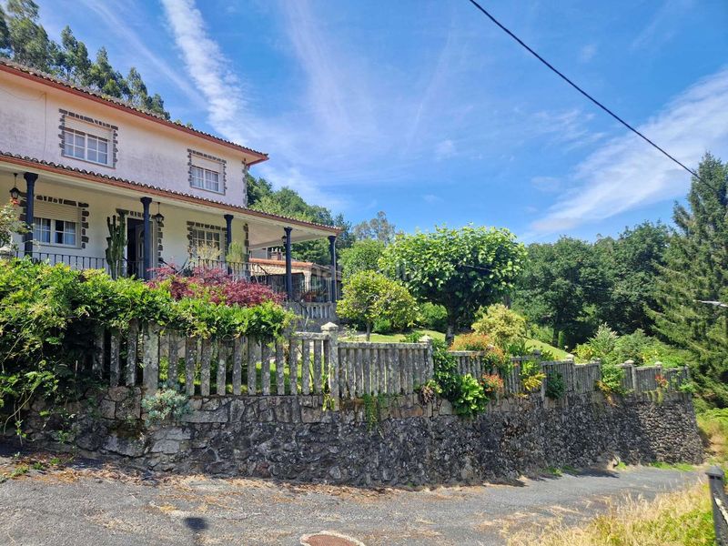 Foto 5ae1d8cd-ceba-4285-b8af-fd28d79ccf1d. Casa amb calefacció aparcament piscina a Brión