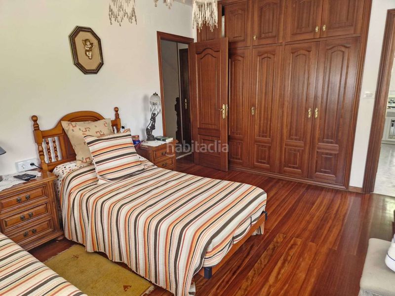 Foto b84b8cf4-4c02-4d92-a73a-9796effb2531. Casa amb calefacció aparcament piscina a Brión