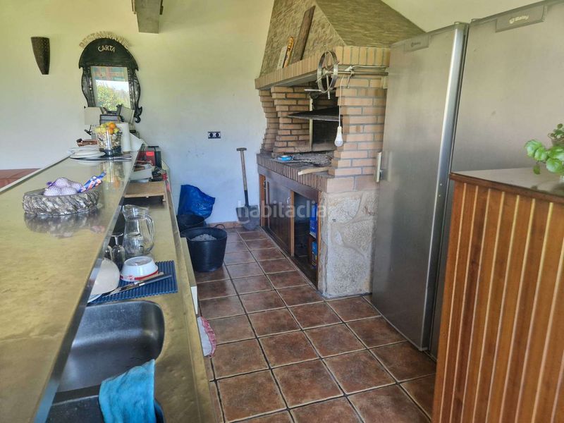 Foto f8549925-27bb-4fef-b287-076b1e02f43c. Casa amb calefacció aparcament piscina a Brión