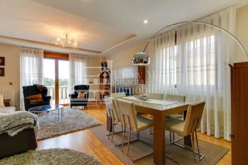 Foto 168df949-4a8d-4d00-a1dd-5d878975fa87. Chalet con riscaldamento parcheggio piscina in Villamayor