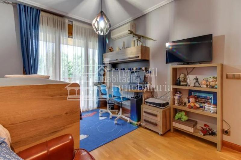 Foto 2e7336ba-7726-4292-9030-36ac4e60f61c. Chalet con riscaldamento parcheggio piscina in Villamayor