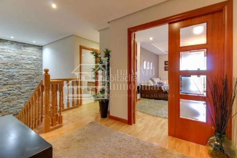 Foto 3d28c201-7279-495f-97d1-ad8885113400. Chalet con riscaldamento parcheggio piscina in Villamayor