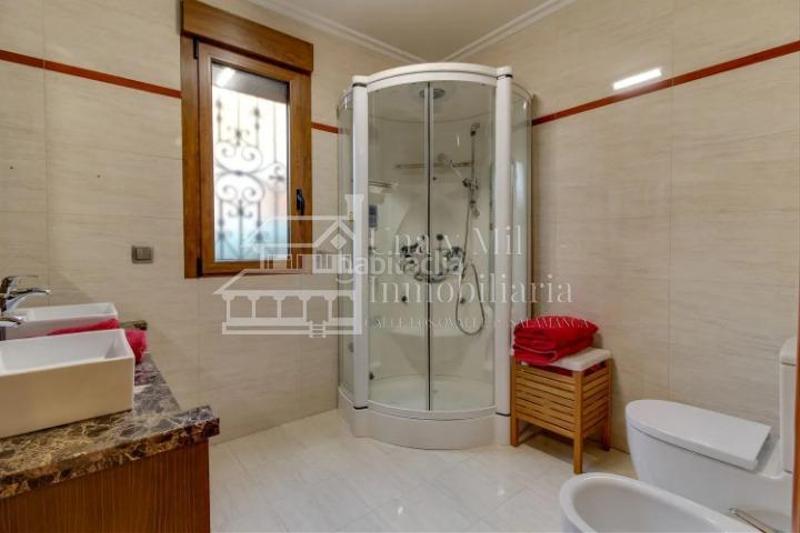 Foto 652bd9fe-276a-45a9-aa81-1b08d2889b18. Chalet con riscaldamento parcheggio piscina in Villamayor