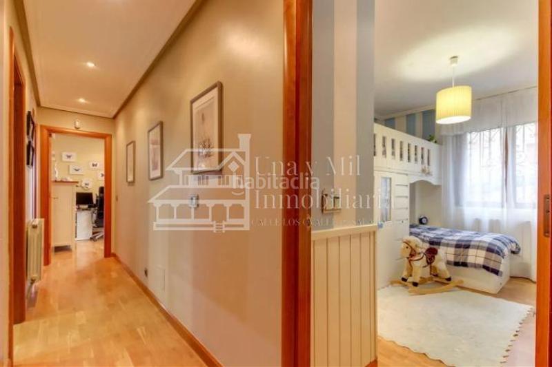 Foto 6840e6f3-41b0-41e1-b2a6-1251f508f08d. Chalet con riscaldamento parcheggio piscina in Villamayor