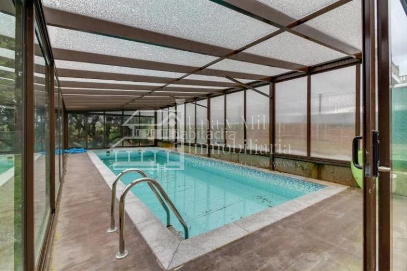 Foto 73ec1378-f68d-4b27-ba8b-eeb8404b875e. Chalet con riscaldamento parcheggio piscina in Villamayor