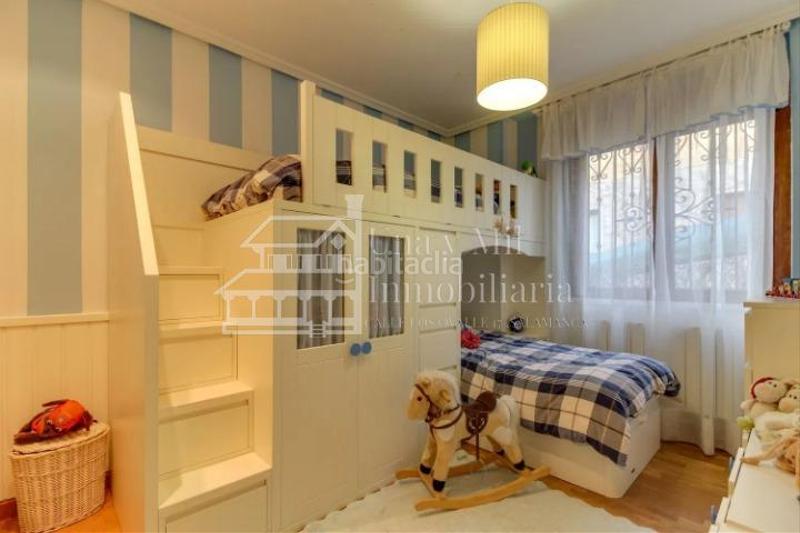 Foto 9bb7f970-9be5-421e-8236-bf8289c84e28. Chalet con riscaldamento parcheggio piscina in Villamayor