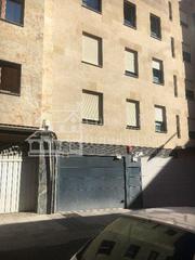 Aparcament cotxe  Risa. Zona con poco aparcamiento