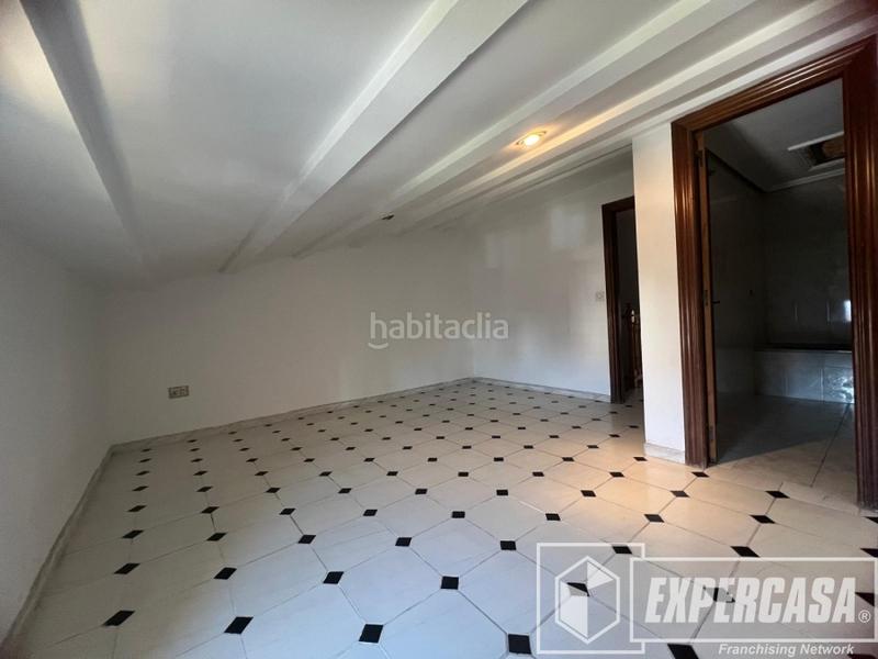 Foto c503dcf3-5700-4248-b2d5-39f51457f25a. Casa adosada en Silla