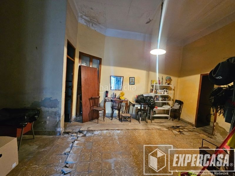 Foto 0cd29758-44d2-4807-bfe8-652391851de0. Edifici a Silla
