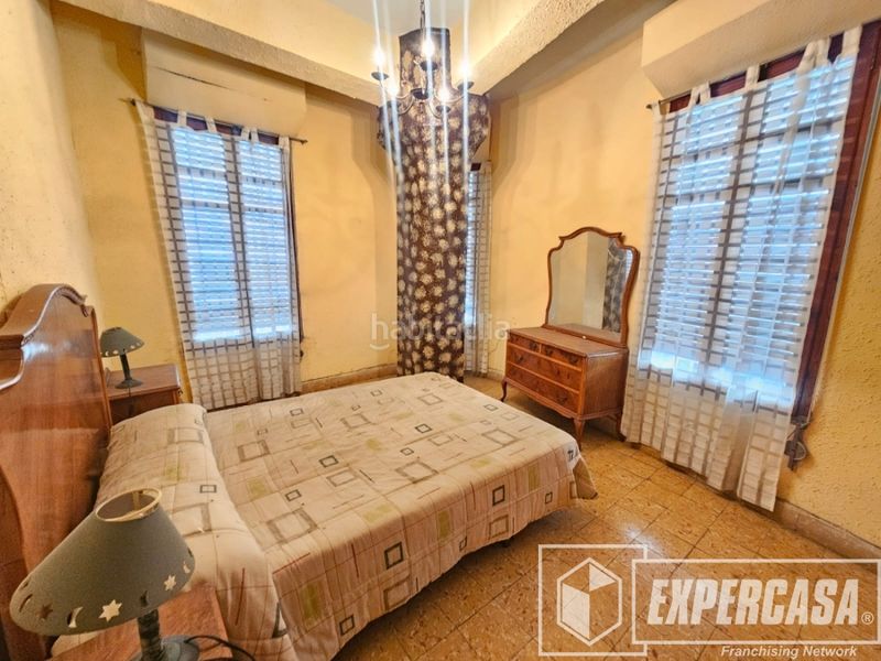 Foto c68f8abe-c08b-42cb-9488-6e38cab690fe. Edifici a Silla