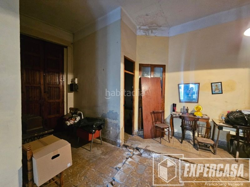 Foto c837e557-f7fb-4001-bd9b-a19d2c85c1a0. Edifici a Silla