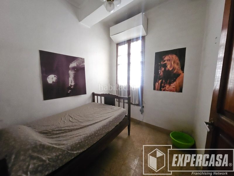 Foto f7117fa5-a189-4c2b-a45c-034f97590a62. Edifici a Silla