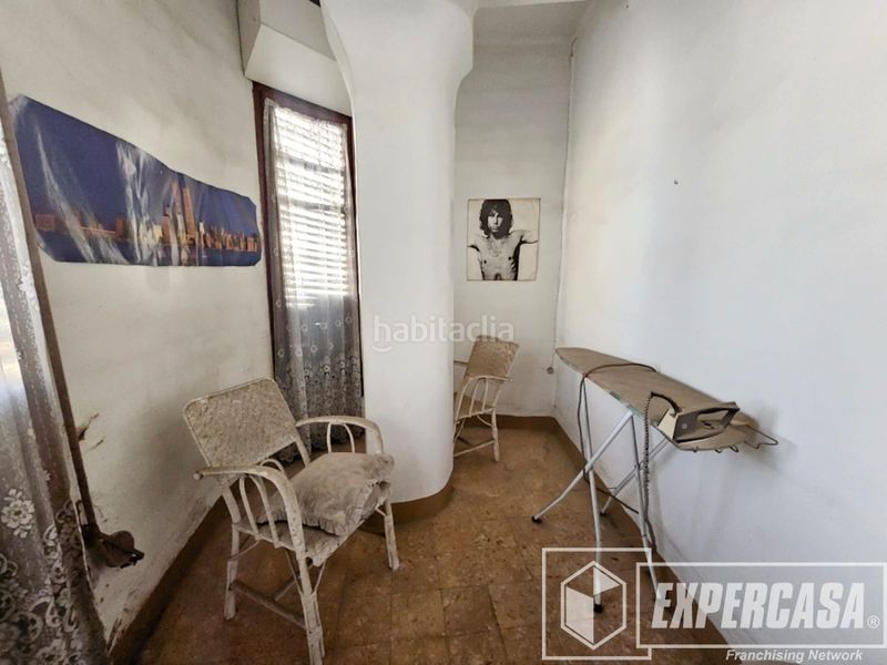 Foto f784dcd4-34bc-46d9-b600-756a62ce2f54. Edifici a Silla