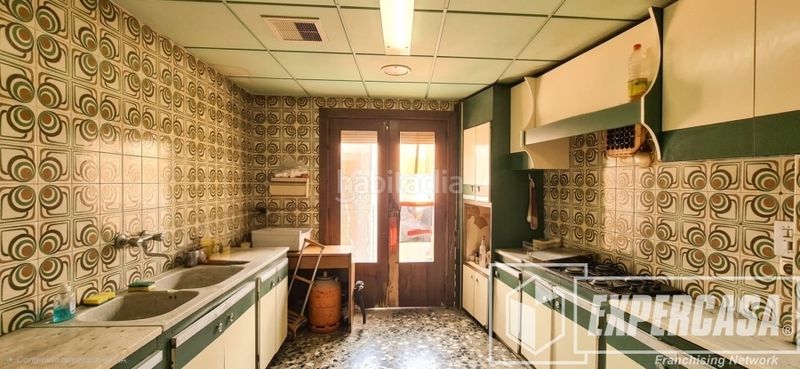 Foto 34a93637-fa8e-46c2-83d4-f700a9975a27. Gebäude in Silla