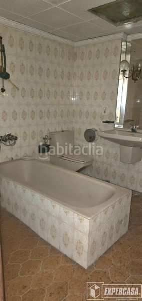Foto c82822a6-02ba-45fb-bf31-f2fae7cd6def. Gebäude in Silla