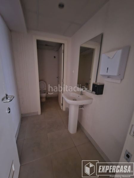 Foto ec0f2cb8-1d75-47ba-9d90-a8c983cea219. Ufficio in Silla
