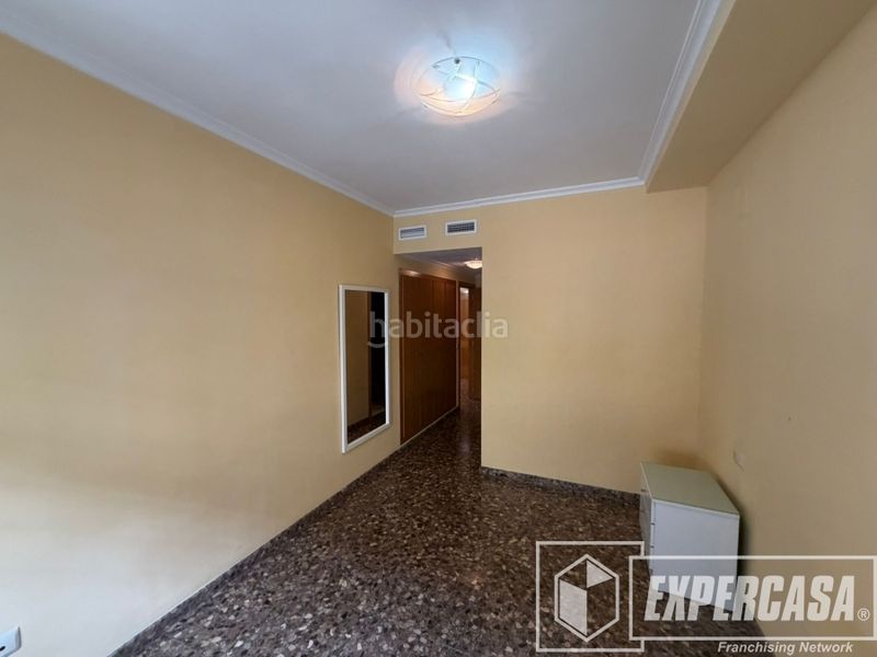 Foto ba546561-8cfa-4dd0-9cec-2bb91b3d9ffb. Lloguer apartament amb piscina a Silla