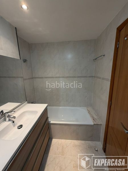 Foto c2f0445d-9972-4b60-84c5-f86364fe2970. Lloguer apartament amb piscina a Silla