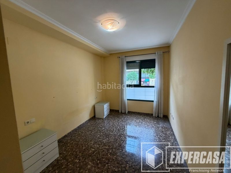 Foto ce7197b6-a98c-4800-915b-cc1db968fcd2. Lloguer apartament amb piscina a Silla