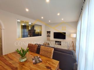 Casa a Centre. Casa totalmente reformada con licencia tur�stica y a escasos met