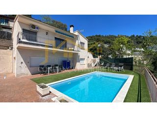 Casa a Sant Cebri� de Vallalta. Preciosa y amplia casa con licencia turistica