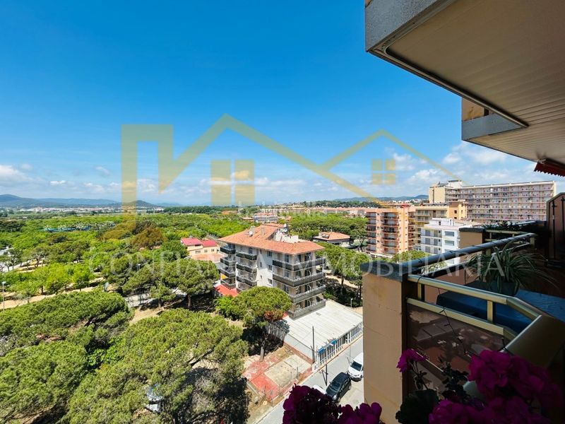 Foto b3926b09-a6fe-499c-bdd7-bbf79929ac6d. Pis amb piscina a Els Pins Blanes