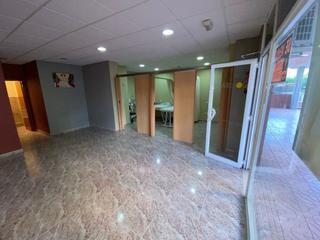 Local commercial à Martorell. Local com. en venta en buenos aires.