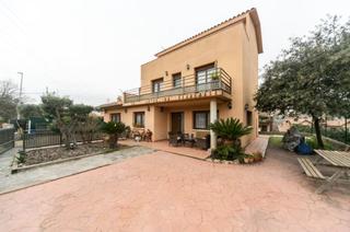Xalet  Can amat. Chalet en venta en sant esteve sesrovires, 4 dormitorios.